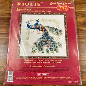 Riolis Embroidery Therapy Kit #767.  Peacock hand embroidery kit.